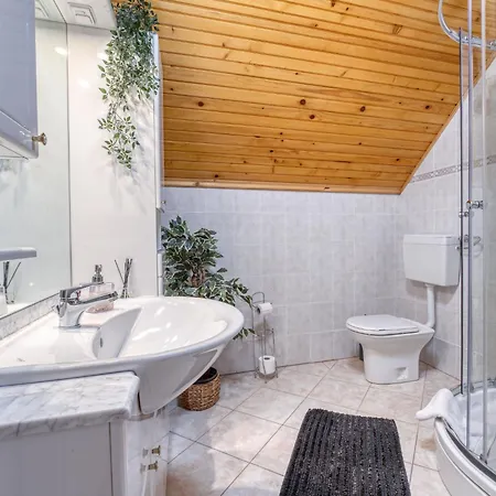 Maklen-1 By Interhome Brod Moravice