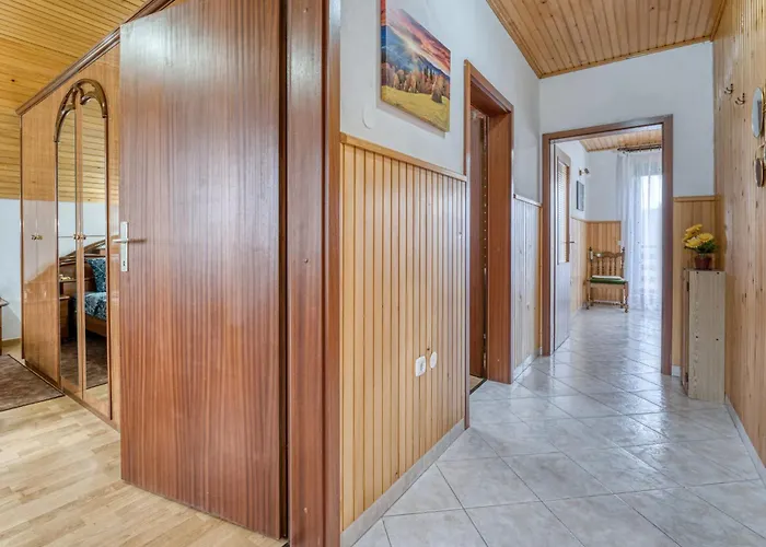 Maklen-1 By Interhome Brod Moravice